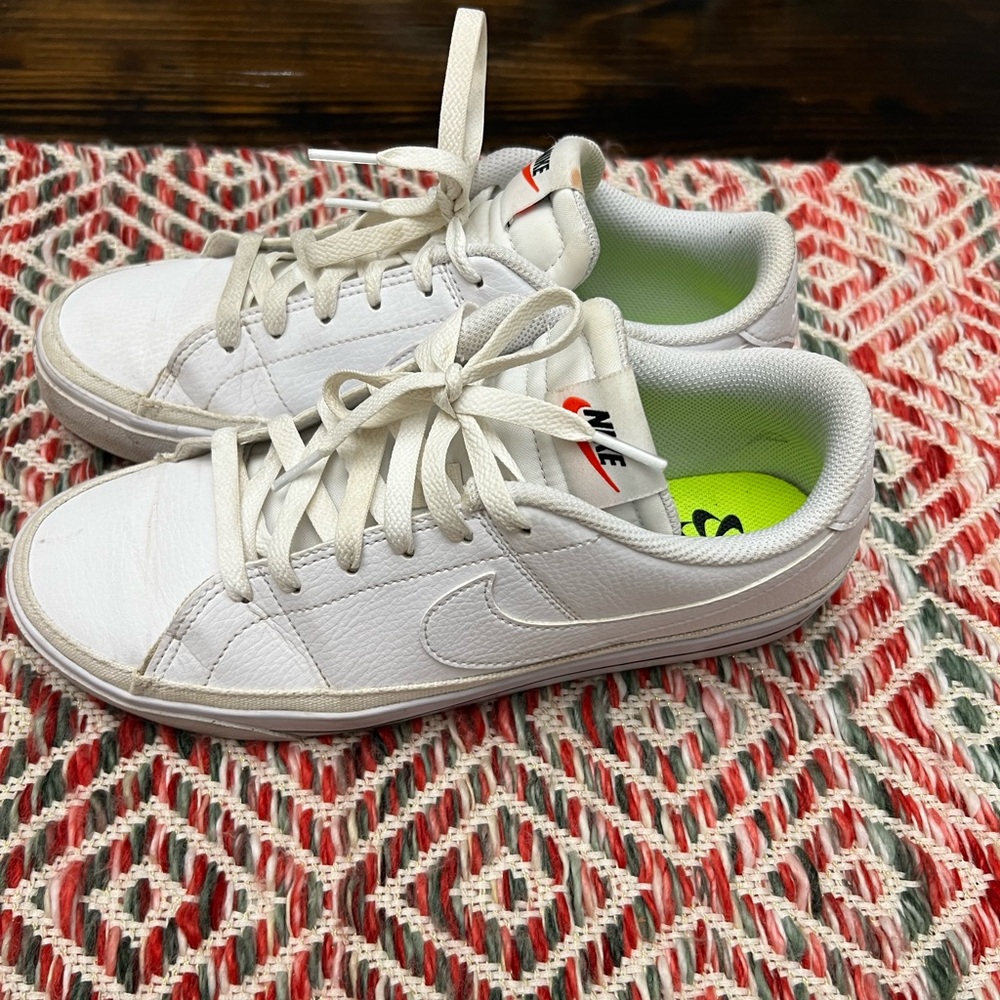 Nike court legacy